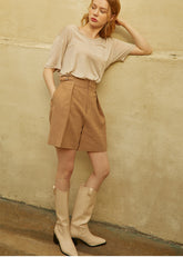 High-Waisted Linen Shorts with Tailored Pleats and Belt Loops for Effortless Sophistication